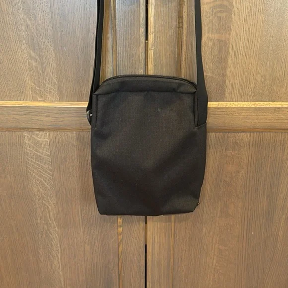 The North Face Small Shoulder Bag - Picture 6 of 8